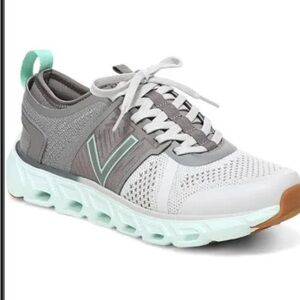 Vionic sneakers -new